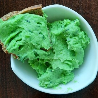 Bryndza spread with GREEN WAYS barley